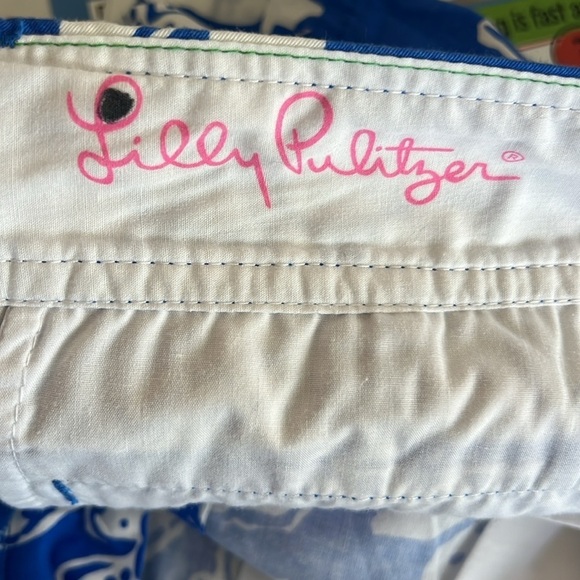 Lilly Pulitzer Walsh Shorts | Quahog Chowder blue & white print, size 8 - Picture 4 of 6